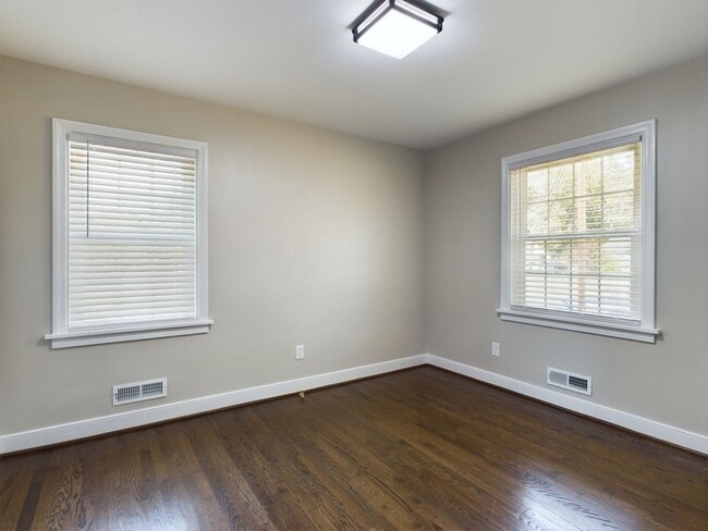 Building Photo - 709 N Parham Rd