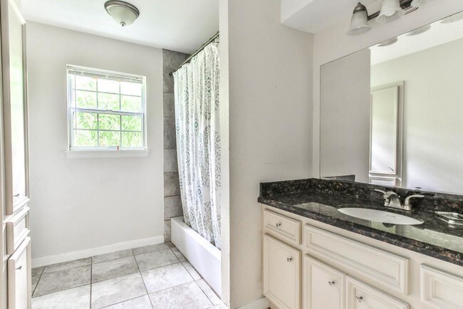 Building Photo - 3839 Sun Valley Dr