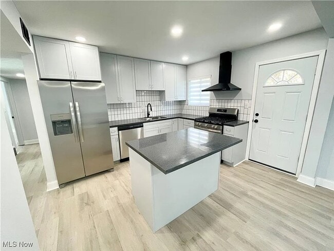 Building Photo - Charming Euclid Home in Quiet Residential Neighborhood