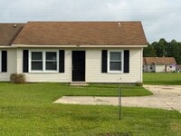 Building Photo - 2 Bedroom, 1 Bath Duplex