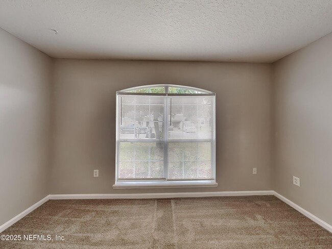 Building Photo - 2450 Creekfront Dr