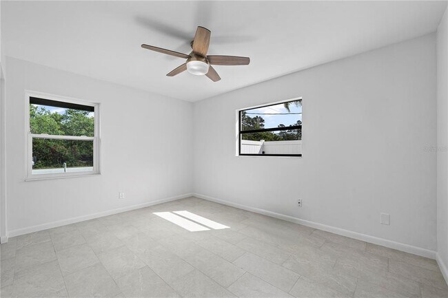 Building Photo - 77 Freeport Ln
