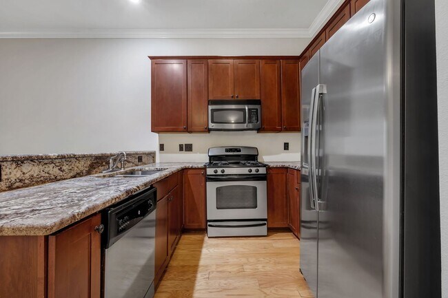 Building Photo - Midtown Tallahassee Townhome