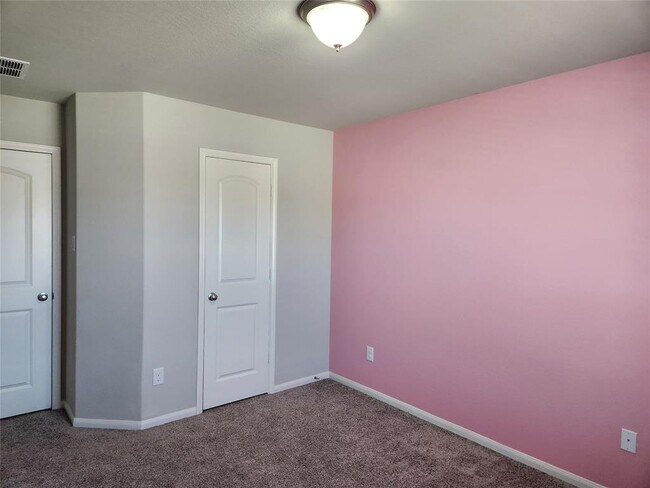 Building Photo - 119 Covington Ct