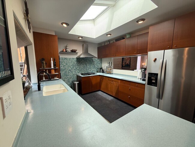 Building Photo - Mid-Century Modern 3-Bedroom Home with Pri...