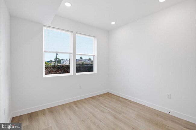 Building Photo - 1027 W Arizona St
