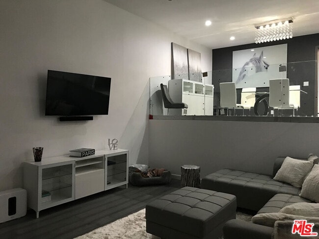 Building Photo - 18210 Oxnard St