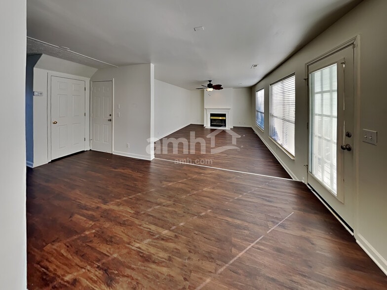 Building Photo - 120 Rose Garden Ln