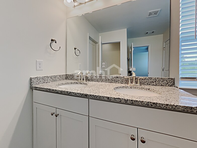 Building Photo - 288 Camp dr