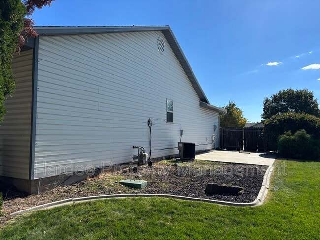 Building Photo - 1422 Allante Pl