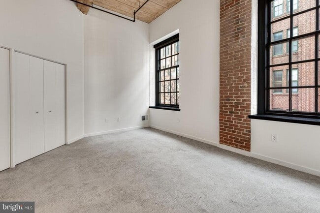 Building Photo - 303 Vine St