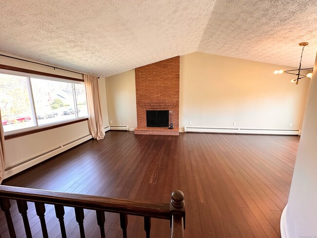 Building Photo - 37 Woodmont Dr