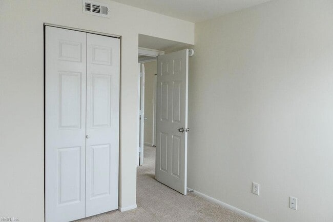 Building Photo - 613 Pylon Ct