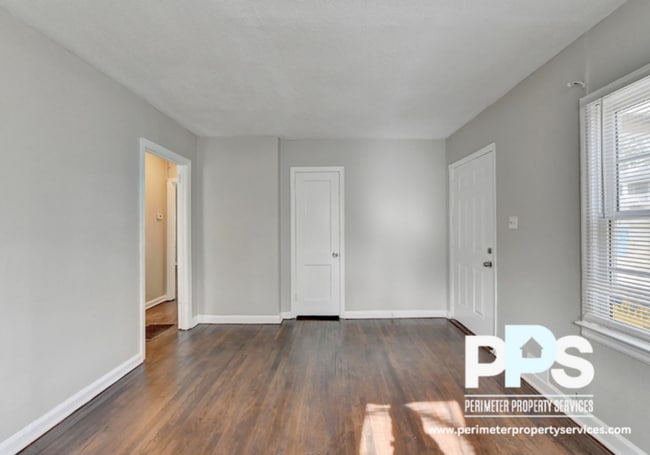 Building Photo - 2821 Palm Dr