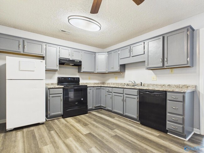 Building Photo - 1829 Brownstone Ave SW