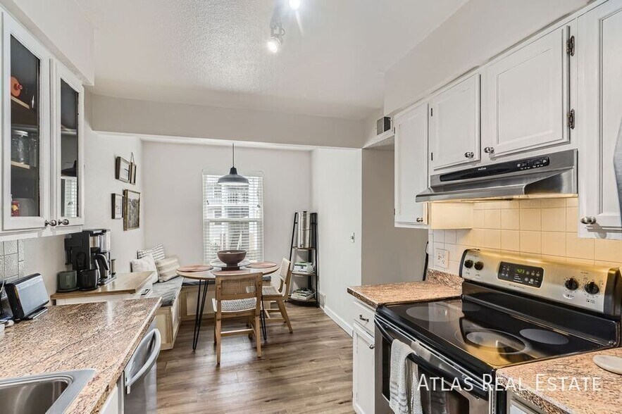 Building Photo - 3141 S Tamarac Dr