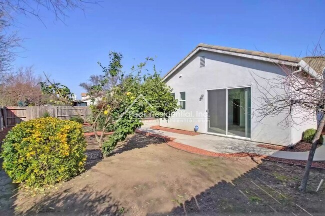 Building Photo - Wonderful 3bd/2ba Elk Grove Home with 2 Car Garage