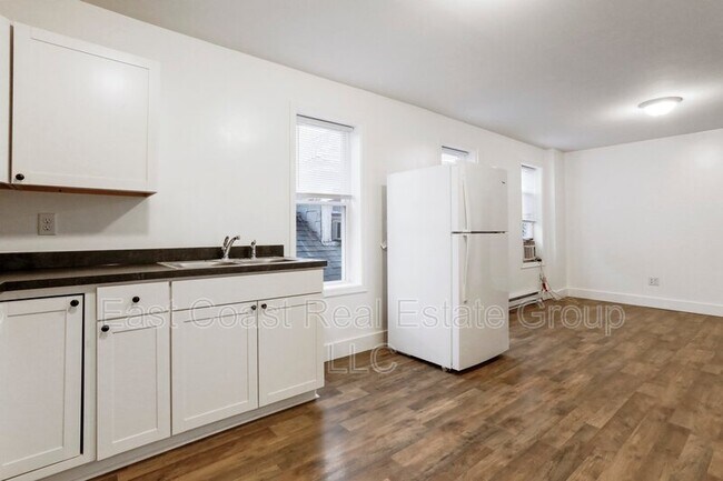 Building Photo - 207 N Mulberry St