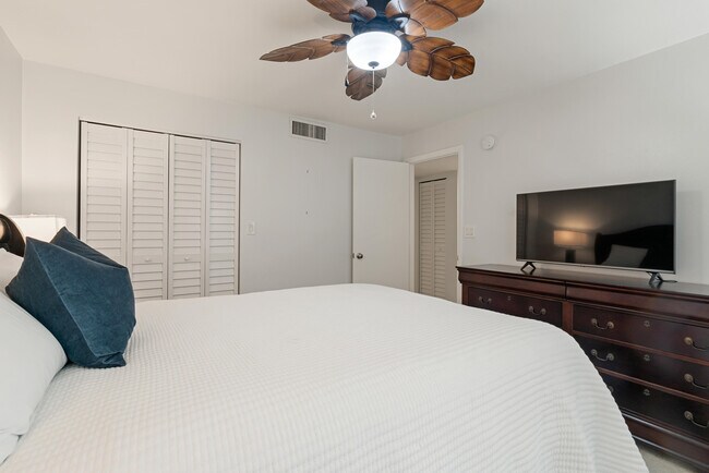 Building Photo - 7101 Gulf of Mexico Blvd