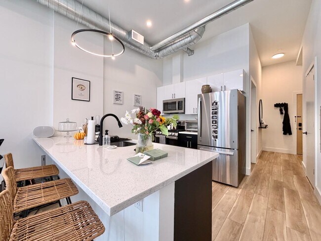 Building Photo - 375 Monmouth St
