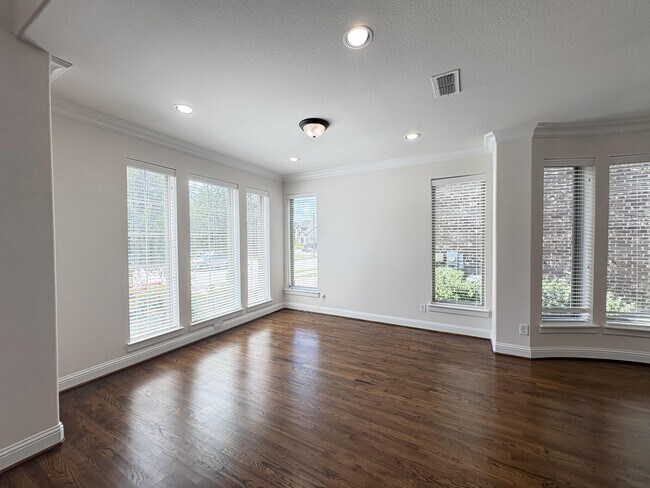 Building Photo - 7952 Ashwood Ln