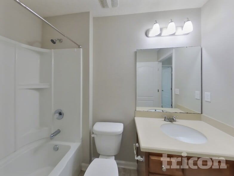 Building Photo - 15963 Bainebridge Dr