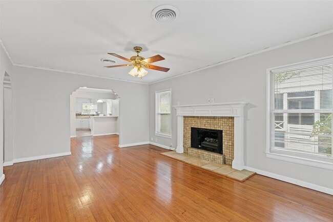 Building Photo - 511 N Oak Cliff Blvd