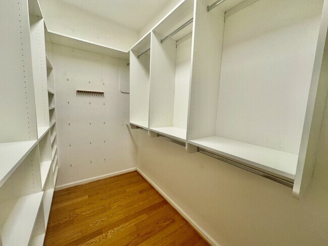 Building Photo - Spacious Open Floor Plan Home in Sun City!