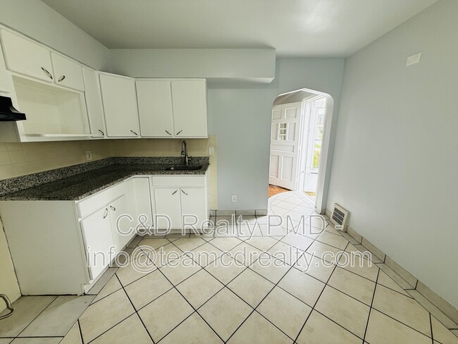 Building Photo - 14423 Tokay Ave