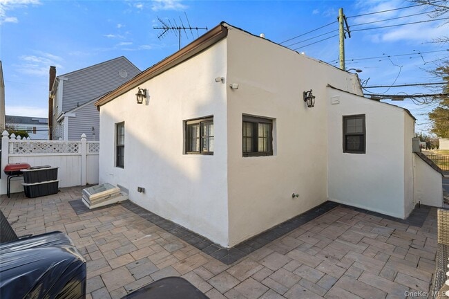 Building Photo - 150 Kings Hwy