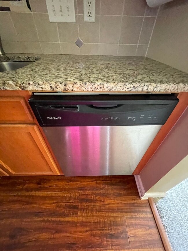 Building Photo - Hadley Commons 2 Bedroom 2.5 Bath Townhome Minutes from Bridgeway Station !!