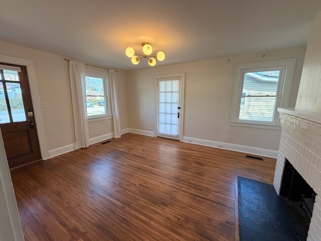 Building Photo - 822 Radford Pl