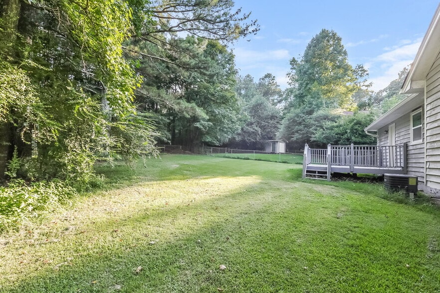 Building Photo - 3872 Cloudland Dr