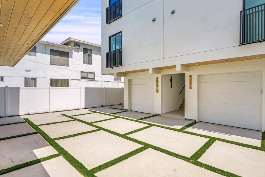 Building Photo - 5022 Cahuenga Blvd