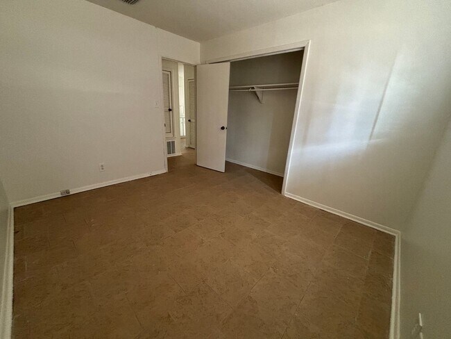 Building Photo - Southern Hills