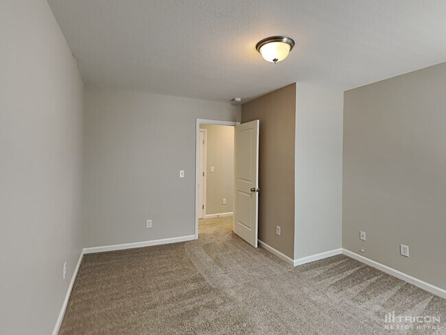 Building Photo - 208 Chestnut Oak Ln