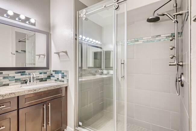 Building Photo - Discover this spacious and well-appointed 2-bedroom + office/den, 2-bath condo located in the hig...