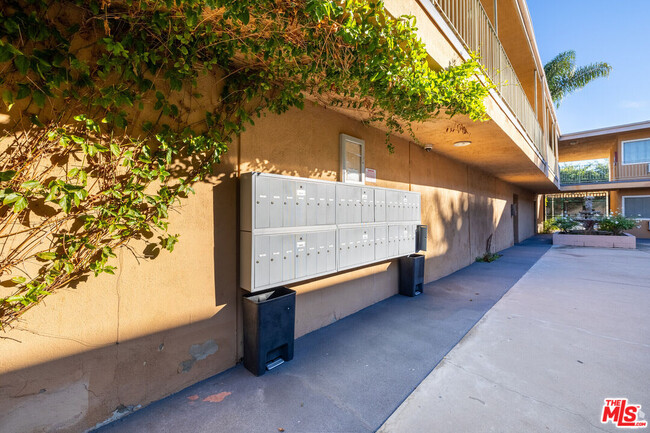 Building Photo - 5541 Newcastle Ave
