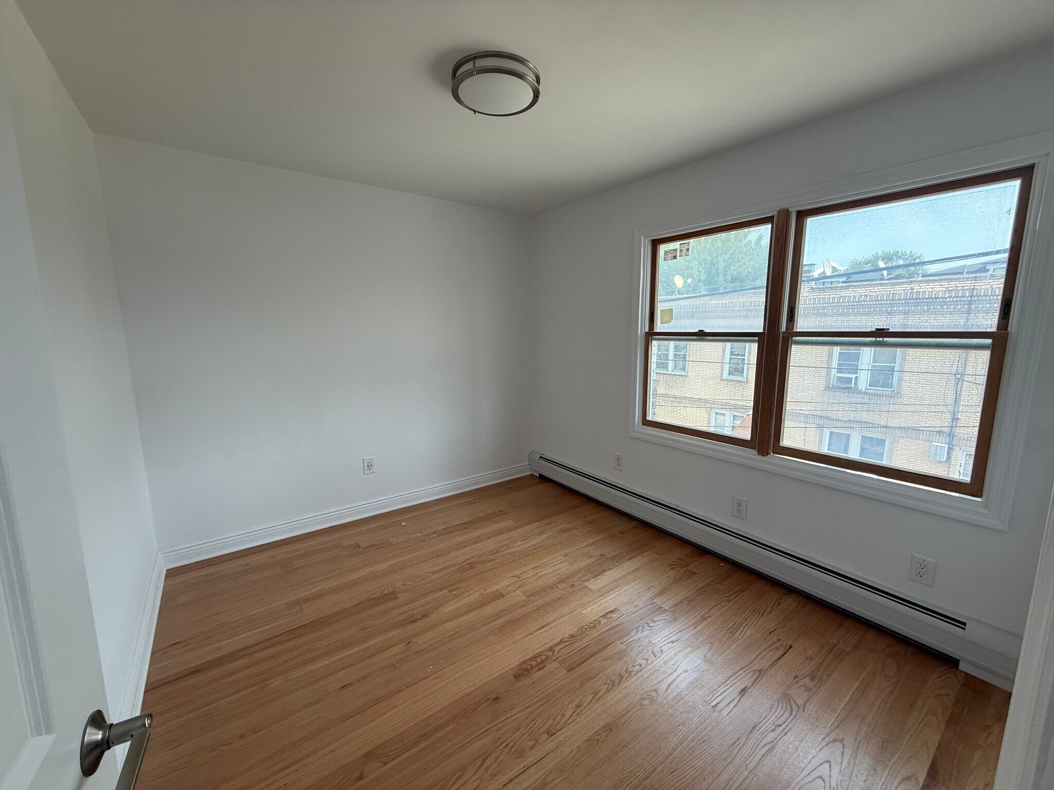 Building Photo - 307 9th St