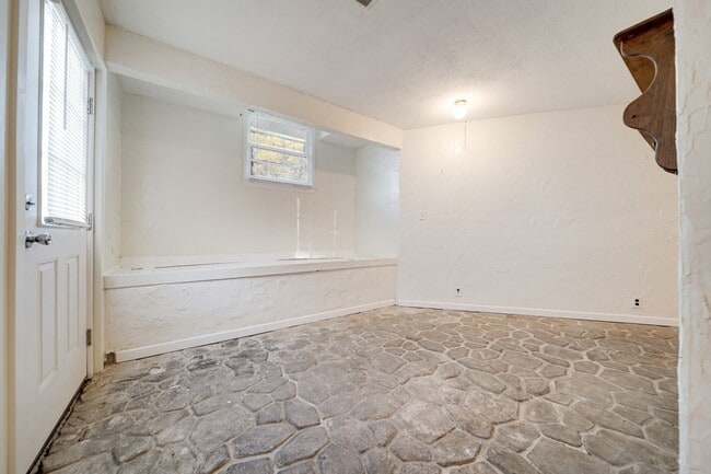Building Photo - 106 Bluewater Dr