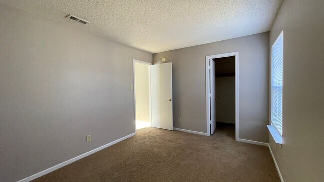 Building Photo - 4113 Doten Dr