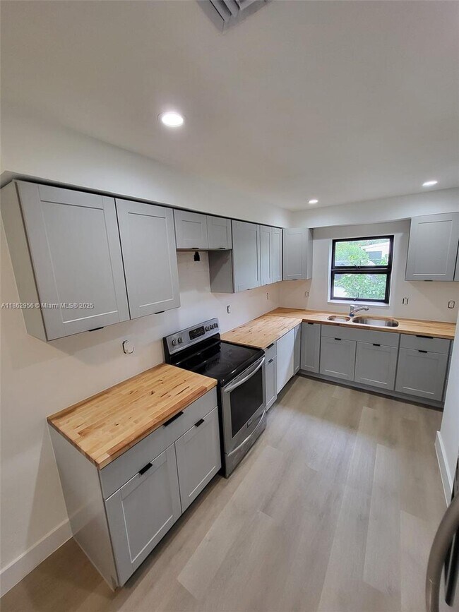 Building Photo - 816 NE 91st Terrace