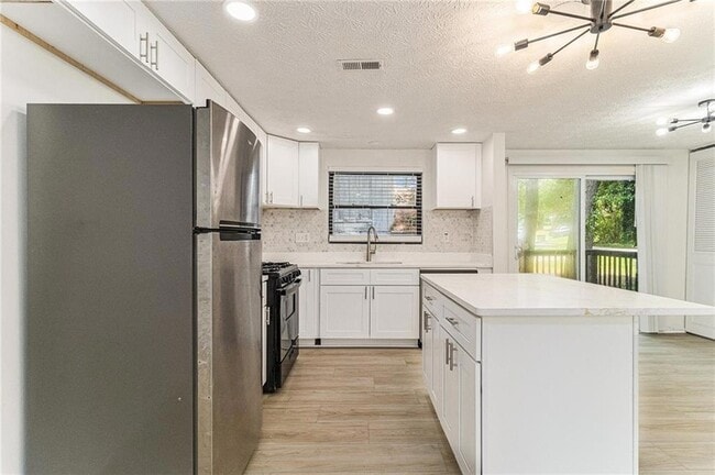 Building Photo - 4922 Glenside Ct