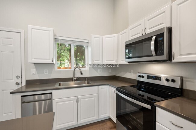 Building Photo - 826 SE 155th Ave