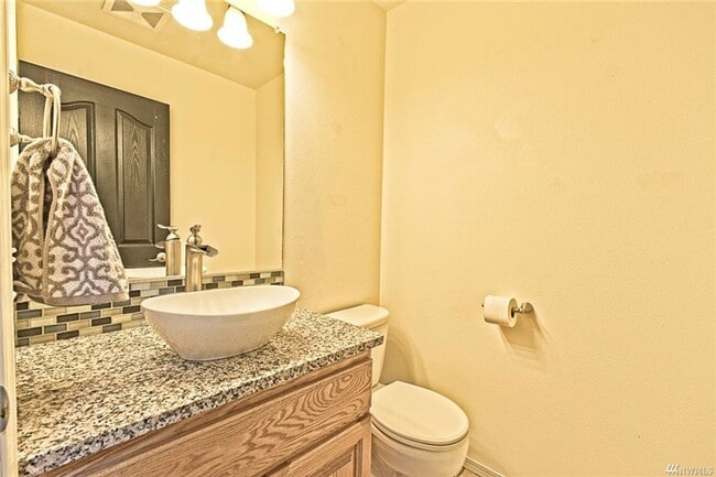 Building Photo - Beautiful 4 Bedroom Home