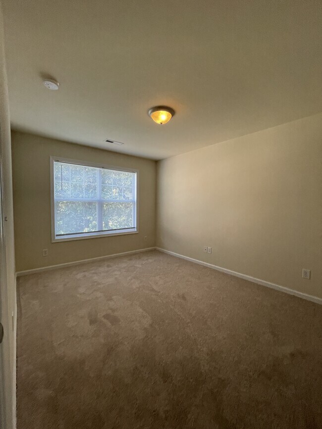 Building Photo - 2446 N Berkshire Rd