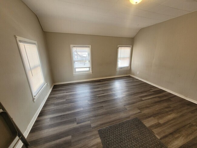 Building Photo - Single Family Home with Garage