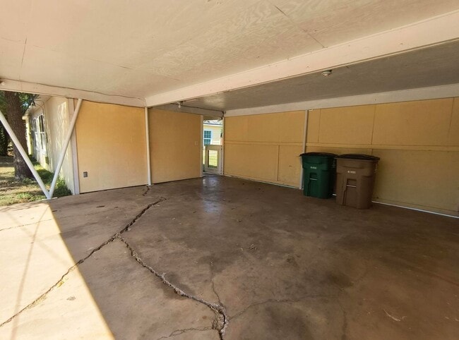 Building Photo - 2317 Live Oak St