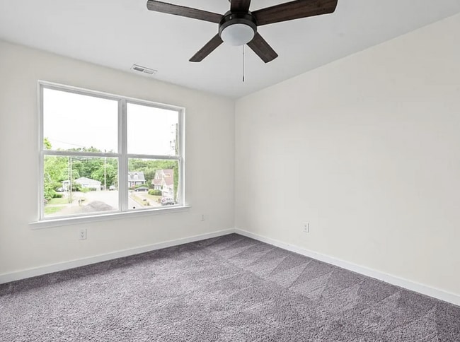 Building Photo - 4 Bedroom Home with Main-Level Primary and Fenced Backyard