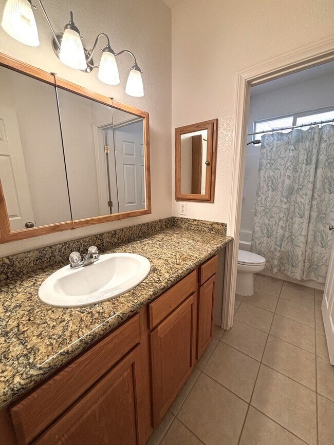 Building Photo - Charming Home Located in California City